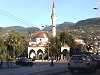 V centru Sarajevu na kiovatce - naproti stoj muslimsk meita